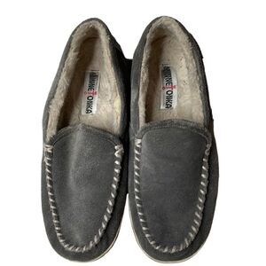 Minnetonka Tempe Moccasin Grey Fuzzy Faux Fur Leather Slippers. 10W.